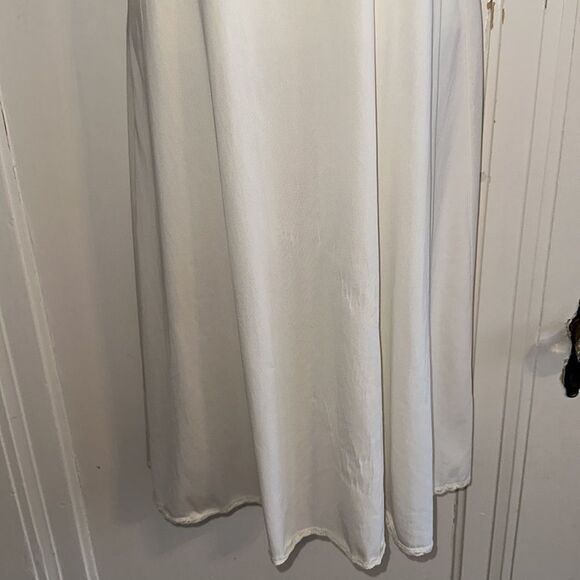 Vintage Vassarette white nylon full slip with stretch lace bodice - Picture 3 of 9